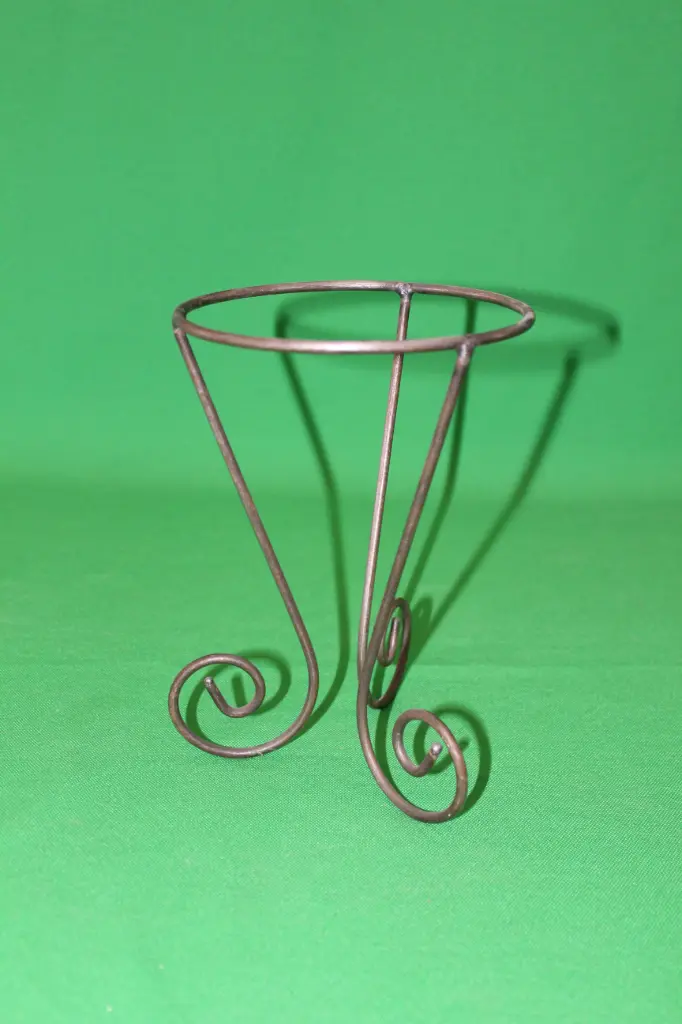 Wire Tripod Stand