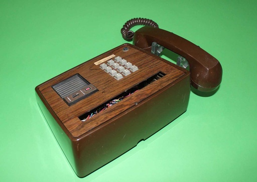 [PEP-020] Vintage Office Telephone