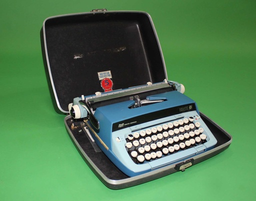 [PEW-009] Typerwriter & Case