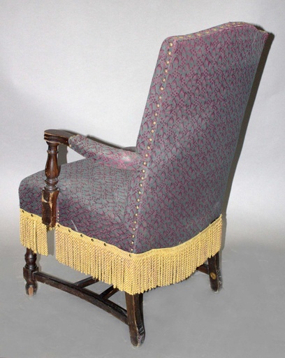 [PFC-065] Purple Armchair with Fringe