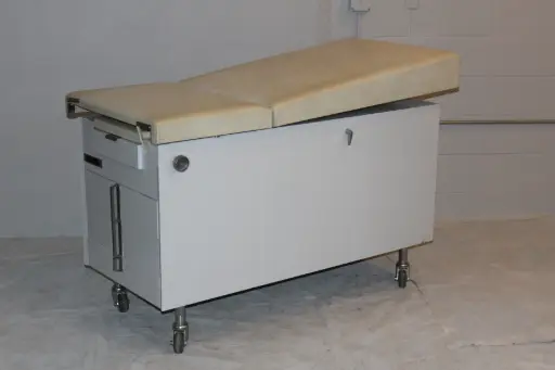 [PMM-040] Exam Table